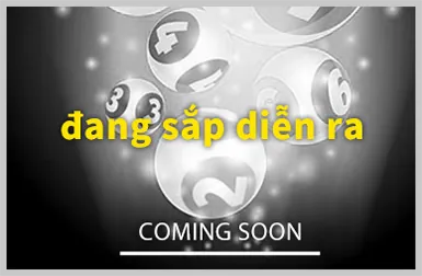 Tay vợt đang thực hiện cú giao bóng trên sân đất nện